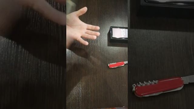 Дурацкое вскрытие коробки нового Samsung S10E смотреть онлайн