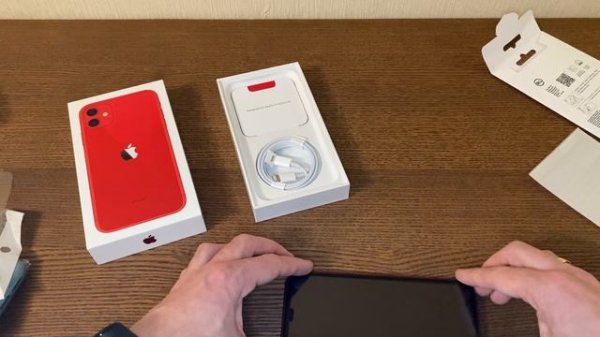 Apple IPhone 11 product red распаковка