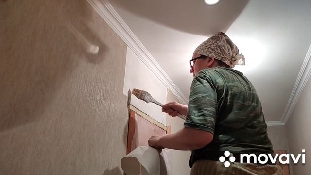 Как подрезать стыки обоев над дверью, и состыковать кромки за углом смотреть онлайн