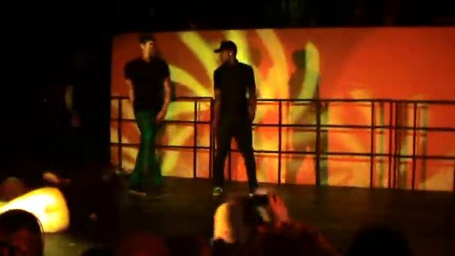 Stefan Puxons set at the show must go on.mpg смотреть онлайн