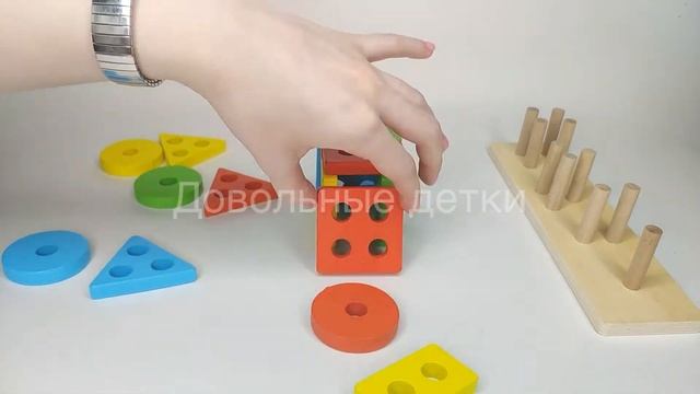 Деревянная развивающая игрушка-сортер Монтессори "Пирамидка" смотреть онлайн
