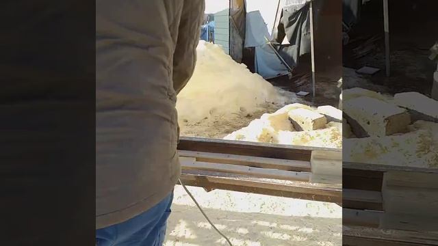 Самодельный деревообрабатывающий станок. Микро пилорама. Роспуск доски на бруски. смотреть онлайн