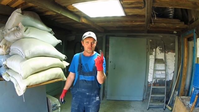 Вечерние кормление свиней/чем кормлю и как кормлю свиней /продажа поросят/заливаю маточник смотреть онлайн