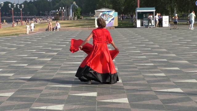 Петрозаводск. День города - 2021. Танец девушки. / Участницы фестиваля "Жемчужина России". смотреть онлайн