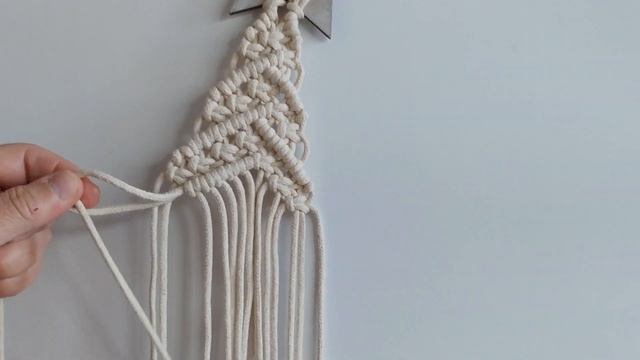 DIY macrame tutorial: make your own Christmas tree wall hanging смотреть онлайн