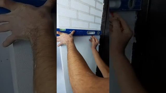 Отделка дверного откоса под кирпич. Отделочные работы. #Shorts смотреть онлайн