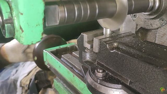 Ремонтирую швейную машинку Чайка 132М. Неисправен натяжитель верхней нити. смотреть онлайн