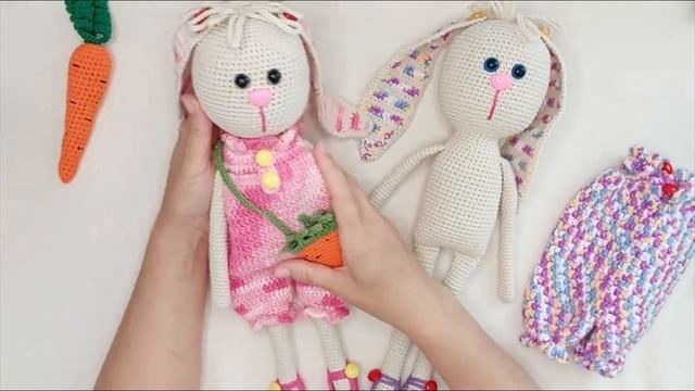 Зайка с цветными ушами (видеообзор)Вязание крючком Bunny with colored ears Crochet A pattern previe смотреть онлайн