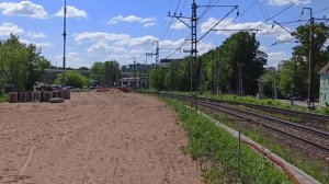 Двухэтажный Аэроэкспресс быстро едет в Москву пролетая платформу Водники МЦД|Московский транспорт