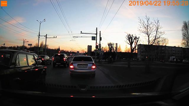 Видео с регистратора Mi 70mai в вечернее время смотреть онлайн