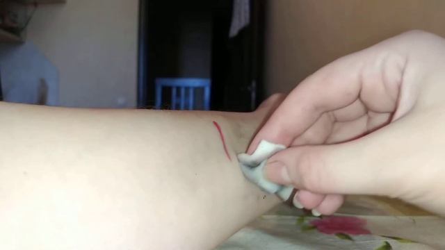 Мицеллярная вода L'Oreal для сухой и чувствительной кожи "Очищенная вода и глицерин" смотреть онлайн