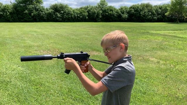 Suppressed Vz.61 Skorpion смотреть онлайн