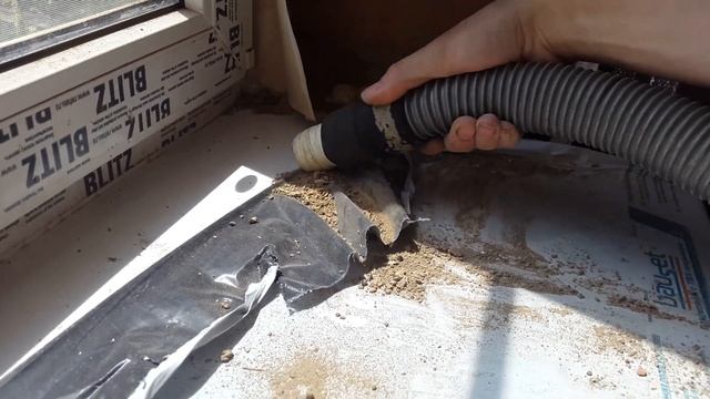 Уборка промышленным пылесосом после демонтажа откосов. смотреть онлайн