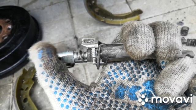 Проблема с задними колодками на Рено Дастере. Не тормозят задние колеса.