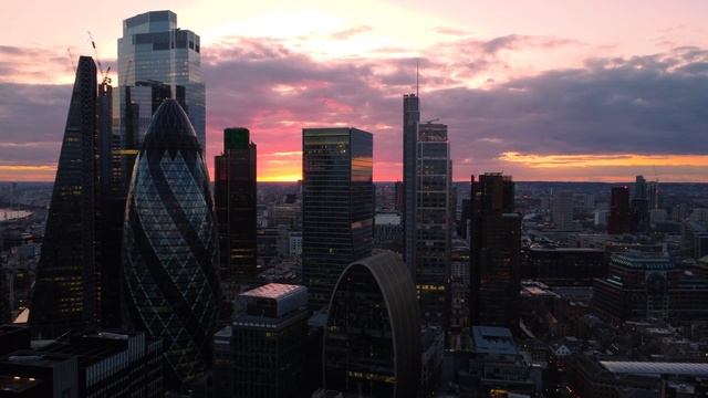 [4K] City of London Skyscrapers at Sunset | Drone Flight смотреть онлайн