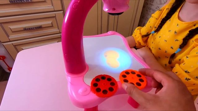 Распаковка Projector Painting. Детский стол проектор для рисования со светодиодной подсветкой. смотреть онлайн