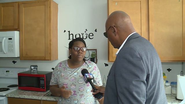 Woman faces same issues at north St. Louis apartment following repairs смотреть онлайн