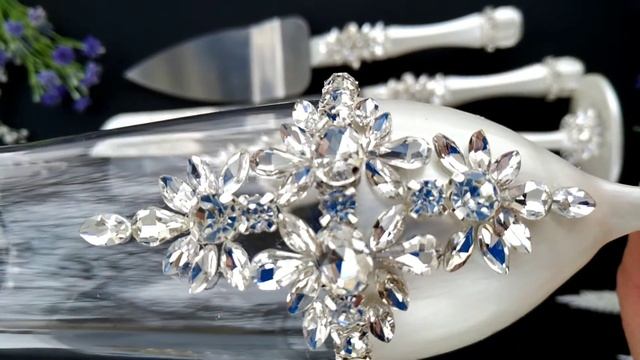 Оформление свадебных бокалов акриловой краской и стразами. Свадебный набор. смотреть онлайн