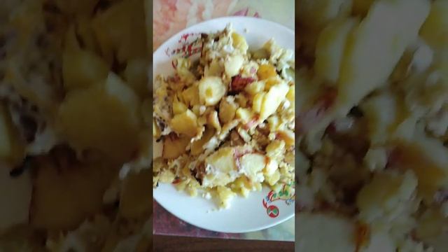 жареная картошка с яйцами смотреть онлайн