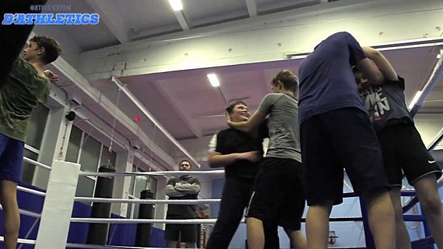 Чемпион мира по кикбоксингу Алексей Токарев-клинч смотреть онлайн