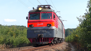 "Залетный" ВЛ10У-792 с грузовым поездом