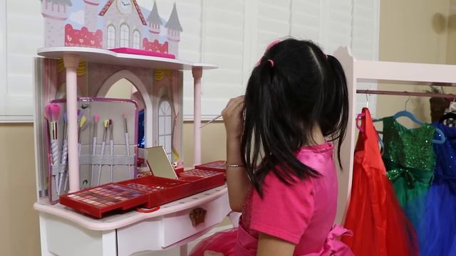 Jannie Pretend Play Sewing Princess Dress Up & Makeup Toys смотреть онлайн
