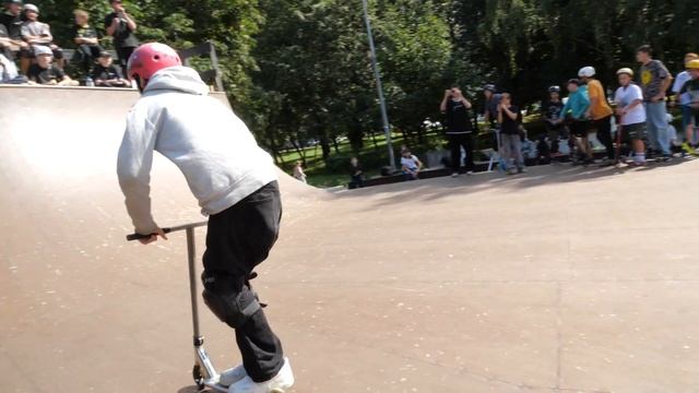 Гоша Петросян - новички, контест Drive Scooters в скейтпарке м.Солнцево смотреть онлайн