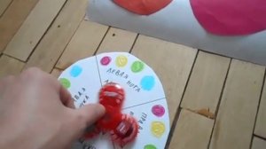 играем в самодельный твистер челлендж .