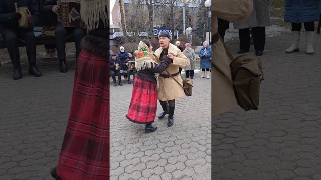 26.11.23г...Танцуем у Входа в Гомельский парк Луначарского... ??????? смотреть онлайн