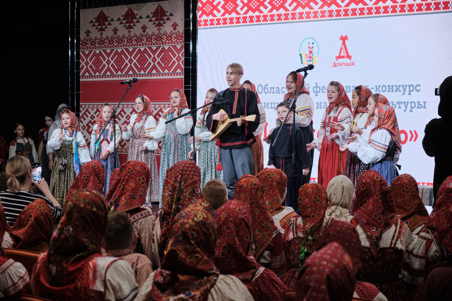 Видеообзор фестиваля-конкурса традиционной народной культуры «Молодо-зелено» смотреть онлайн