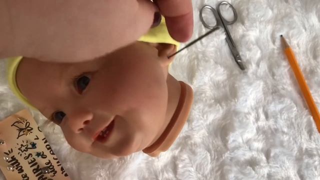 КАК ПРОКОЛОТЬ УШИ КУКЛЕ РЕБОРН ? КАК САМОМУ СДЕЛАТЬ КУКЛУ РЕБОРН ? СЕРЕЖКИ ДЛЯ КУКЛЫ РЕБОРН .