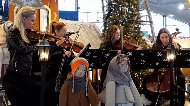 Струнный квартет на Комаровке - Новогодние композиции смотреть онлайн