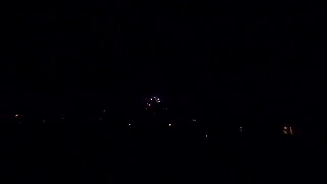 Торез.1.01.2011г. 0ч.15мин.Салют на 4-ом микрорайоне. смотреть онлайн