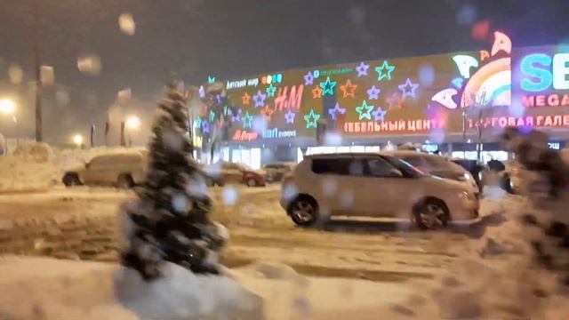Парковки в торговых центрах в снегопад в Краснодаре