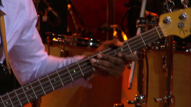 Bela Fleck & Oumou Sangare - Live Jazz à Vienne 2012 смотреть онлайн