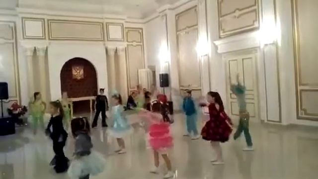 Хореогоафический коллектив "Студия М". Танцевальная композиция "У Лукоморья". смотреть онлайн