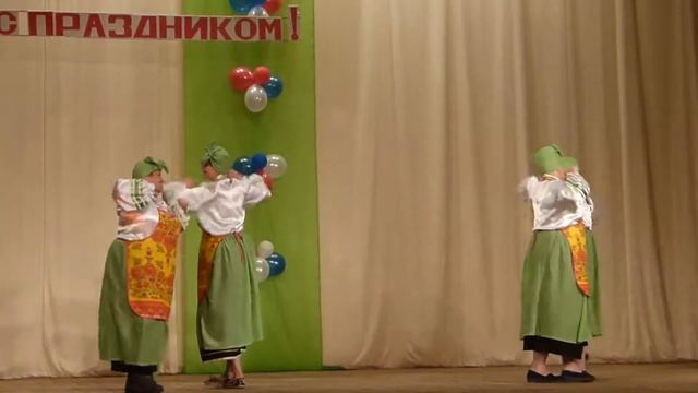 Зажигательный танец девушек Чкаловского дома Интерната смотреть онлайн