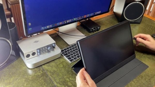 Uperfect 15.6 inch monitor and the Apple Mac mini