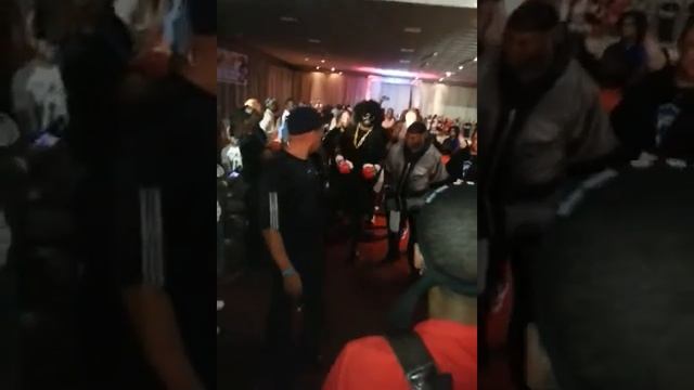 Best ring walk ever! Kalib "Big Foot" Whitmore смотреть онлайн