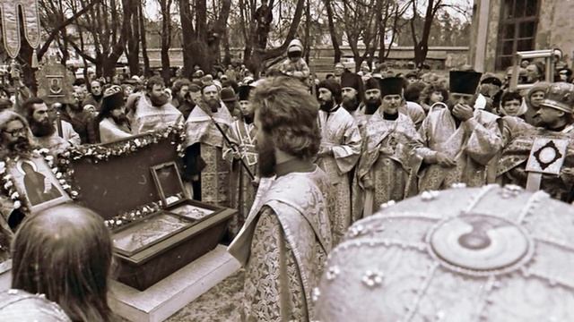 Старец Амвросий Оптинский. Перенос Мощей Старца в Оптину Пустынь. смотреть онлайн