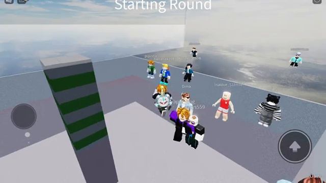 Выживаем в игре Jenga в Roblox.