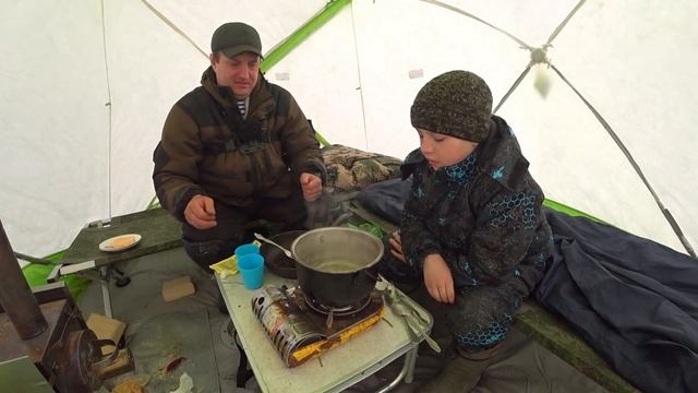 Рыбалка с сыном! Учу сына Ловить Окуня! Путь Домой! Озеро Таёжное! Завершение!!! смотреть онлайн