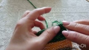 Вязаные следки (тапочки) спицами из остатков пряжи.