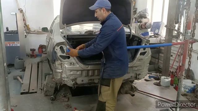 Ремонт крыла и подгонка багажника на Toyota Camry смотреть онлайн