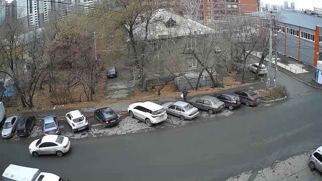 Демо-видео IP-видеокамеры Satvision SVI-D223A SD в дневное время смотреть онлайн