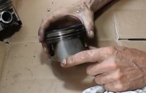 Устранение Причины Закоксовки Маслосъемных Колец на Поршне Двигателя Машины