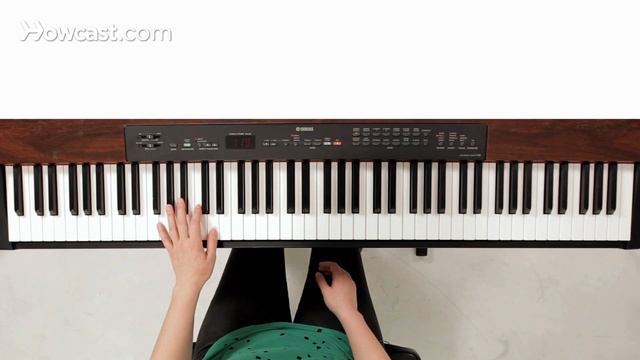 How to Comp w/ Left Hand While Soloing | Keyboard Lessons смотреть онлайн