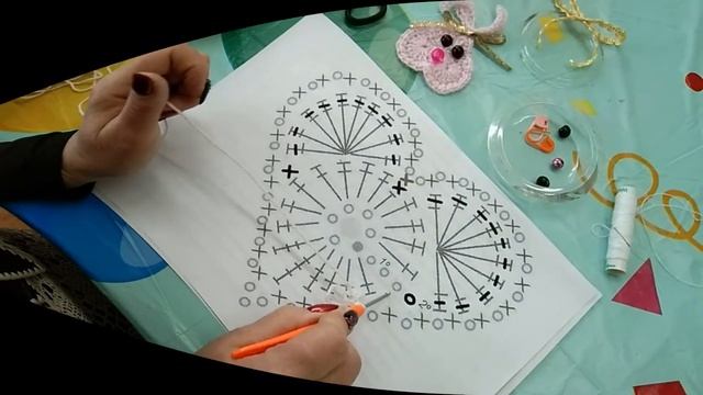 Сувенир "Валентинка-зайка" крючком . смотреть онлайн