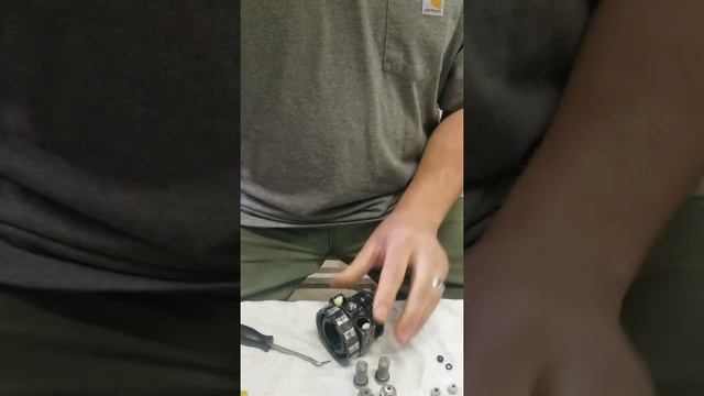 Graco fusion gun rebuild (HSI) смотреть онлайн