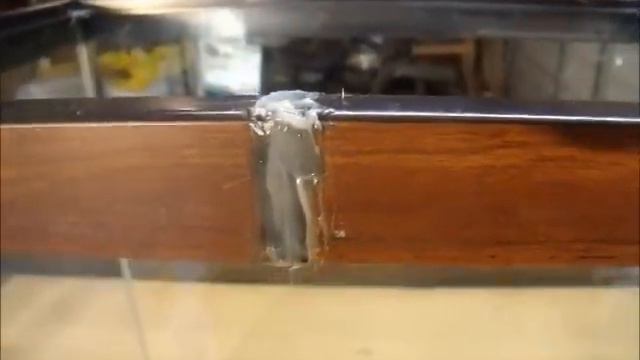 Repairing a Fish Aquariums Plastic Trim with Epoxy смотреть онлайн